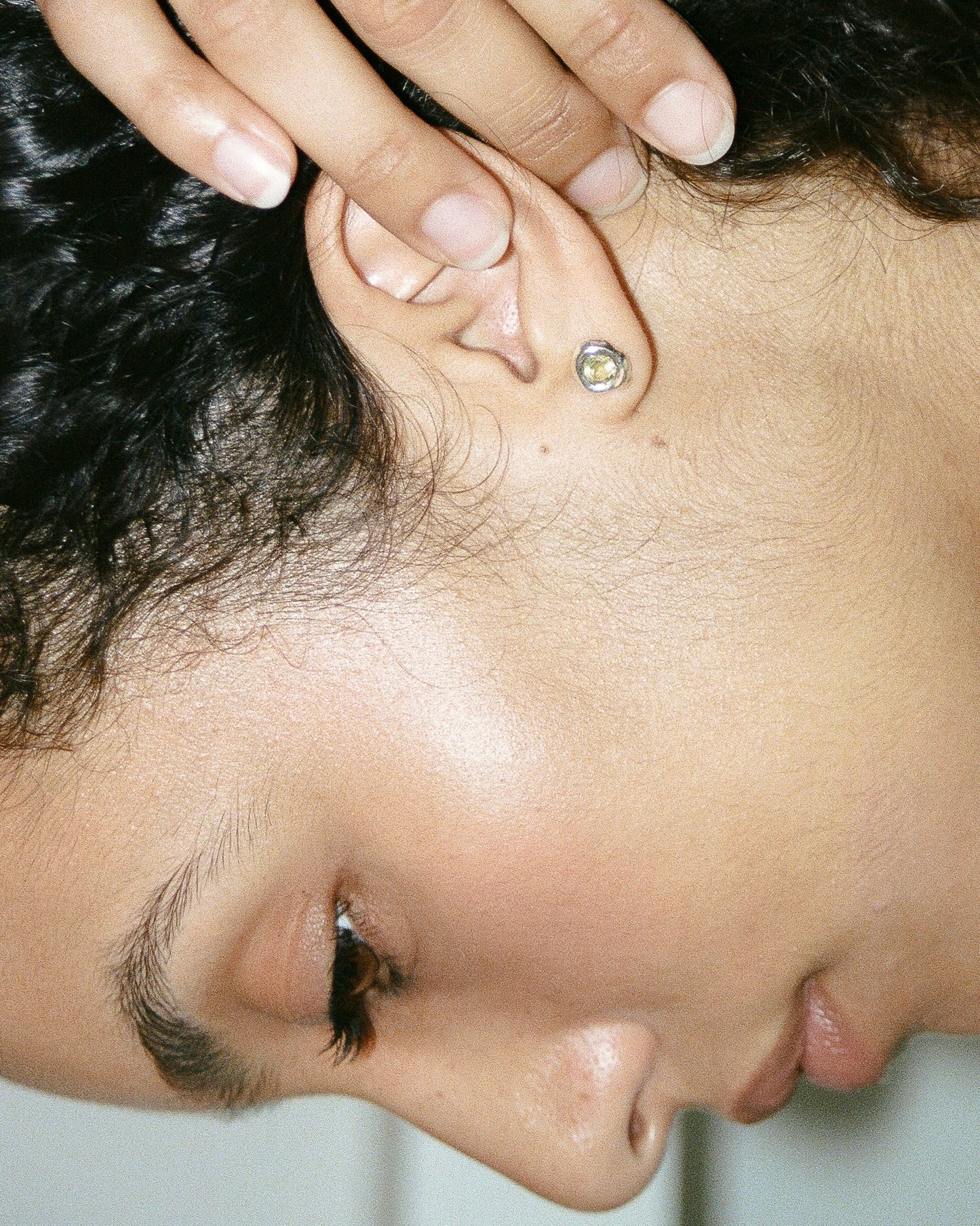 BOUCLE D’OREILLE ÉTREINTE (PUCE) 004