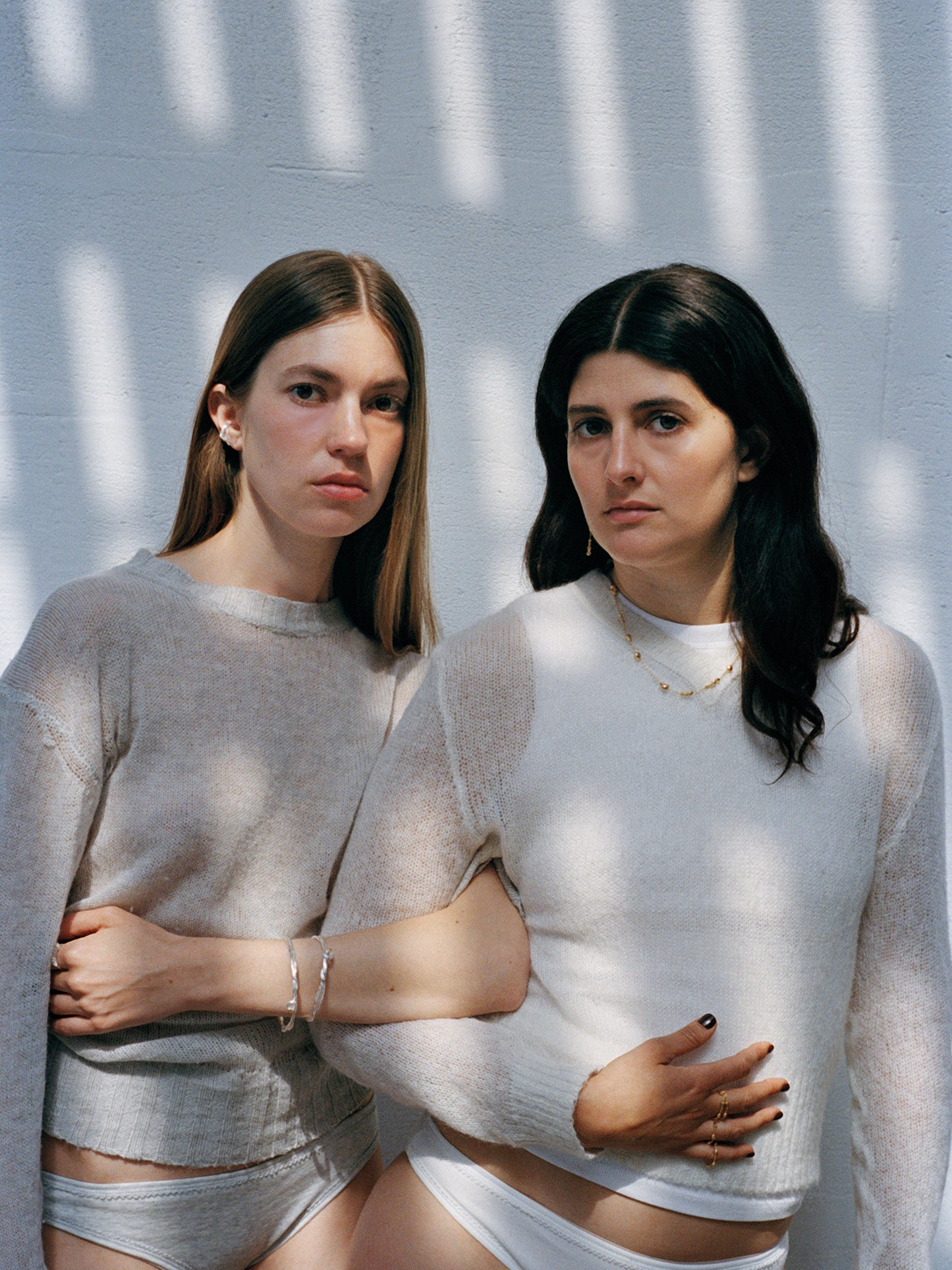 Bracelet minimaliste en argent recyclé 925 serti de pierres fines aux tons ocres et olives – Osmo Paris