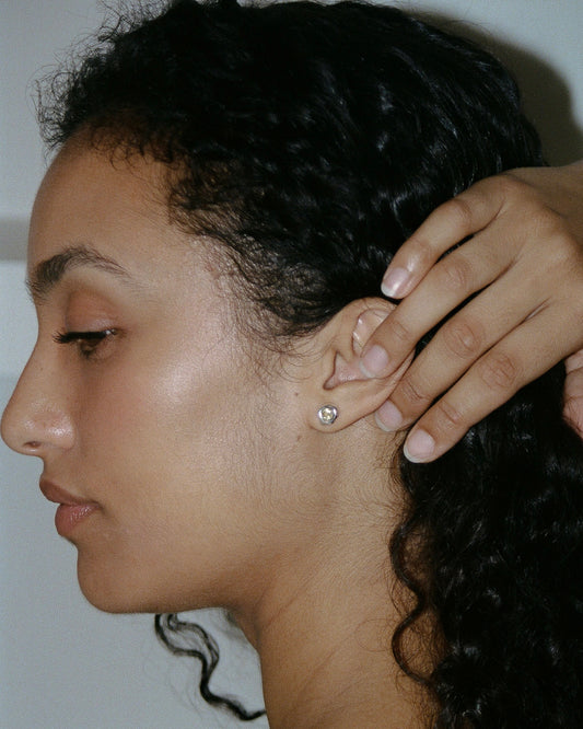 BOUCLE D’OREILLE ÉTREINTE (PUCE) 004