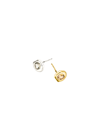 Boucle d’oreille puce minimaliste en argent recyclé 925 et vermeil sertie de citrine, bijou éthique – Osmo Paris