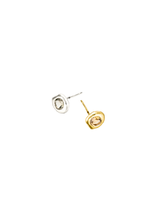 Boucle d’oreille puce minimaliste en argent recyclé 925 et vermeil sertie de citrine, bijou éthique – Osmo Paris
